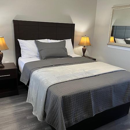 Miracle Motel Chatham-Kent Екстериор снимка